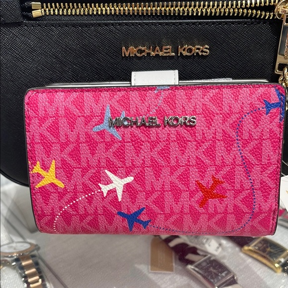 Michael Kors Medium Saffiano Leather Bifold Wallet Dragonfruit 
NWT - Picture 1 of 16